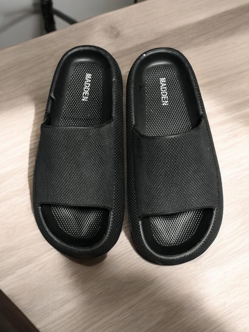 🌻NEW Madden Mjett Slide Sandals Black Textured Cushioned Comfort Slides Men's 9